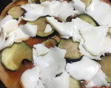 Foto del paso 2 de la receta: Pizza vegetariana con tomates secos y pesto