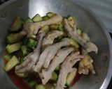 Foto langkah ke 3 dari resep Oyong tumis ceker.