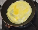 Foto langkah ke 3 dari resep Telur Gulung Sosis.