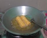 Foto langkah ke 5 dari resep Risol Rotta Sosis Mayo.