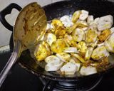 A picture of step 2 of Kacche kele ki sabzi.