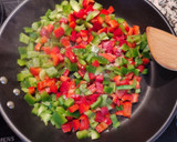 Foto del paso 7 de la receta: Empanada de pisto 😋😋😜