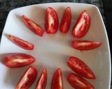 Foto del paso 3 de la receta: Ensalada de tomate, pimientos asados, cebolla y aceitunas