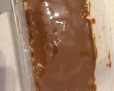 A picture of step 2 of "Delicia" cake: with cookies, caramel, cream and banana! Argentina cake.