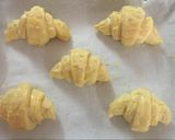Hình bước làm 14 của món Croissant (Bánh sừng bò)