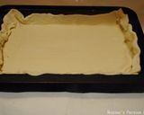 A picture of step 5 of Puff pastry pizza with Raisins & bell pepper.