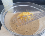 Foto del paso 3 de la receta: Bizcocho de naranja y almendra con bocados de chocolate