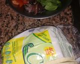Foto del paso 1 de la receta: Pizza integral tomate anchoas, olivas y albahaca