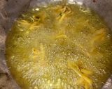 A picture of step 5 of Chips pakoray.