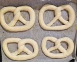 Tej- és tojásmentes sós perec 🥨 recept fázis 5 fotója