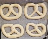 Tej- és tojásmentes sós perec 🥨 recept fázis 5 fotója