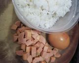 Hình bước làm 1 của món Cơm chiên trứng xúc xích