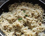 उपवासाची वाळवलेल्या बटाटा खिसाची भाजी (batatyachi kheesachi bhaji recipe in marathi) रेसिपी स्टेप 4 फोटो 