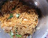 Foto langkah ke 10 dari resep Mie Biasa, Jadi Luar Biasa | Mie Goreng Bumbu Racik.