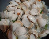 Foto langkah ke 3 dari resep Tumis Sosis Pedas.