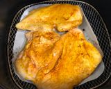 Hình bước làm 2 của món Ức gà ướp bột ớt paprika và bột tỏi-Air fryer