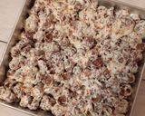 Foto langkah ke 4 dari resep Choco Mallow Cereal Treat Bars.
