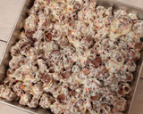 Foto langkah ke 4 dari resep Choco Mallow Cereal Treat Bars.