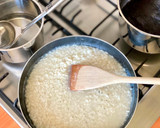 Foto del paso 5 de la receta: 🇮🇹 RISOTTO “ACQUERELLO” con reducción de oporto y praliné de avellanas (Italia)