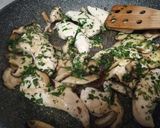 Foto del passaggio 4 della ricetta Pollo e funghi shiitake