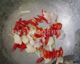 Foto langkah ke 2 dari resep Cumi Asin Pedas Manis Simpel.