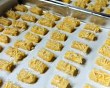 Foto langkah ke 3 dari resep 🧀 Kastengel premium eggless.