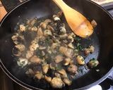 Une image de l'étape 9 de Fricassée de champignons de Paris à l'ail et persil.