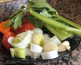 Foto del paso 2 de la receta: Codillo guisado con puré de patatas