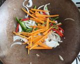 Foto del paso 2 de la receta: Verduras y fideos al wok