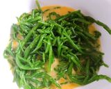 Hình bước làm 3 của món 💚 Trứng Chiên Rau Ngón Biển (Samphire, Salicorne)