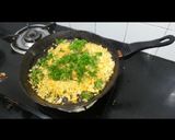 A picture of step 3 of Instant egg fried rice.