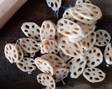A picture of step 1 of Lotus Stem Pakoda.