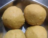 A picture of step 5 of Besan ke laddu.