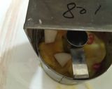 A picture of step 8 of Mango frushi donut.