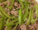รูปขั้นตอนการทำที่ 3 ของ "หมูสับผัดพริกอ่อน" Stir Fried Minced Pork with Peppers