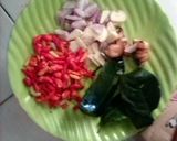 Foto langkah ke 2 dari resep Oseng daun singkong saos tiram pedas.