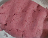 A picture of step 4 of Spinach Beets Ravioli with Minced Mushroom in Bachmel Sauce.