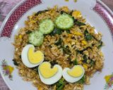 Foto langkah ke 4 dari resep Nasi Goreng Daun Pakis.