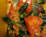 Foto langkah ke 7 dari resep Ikan mas bumbu kuning pedas.