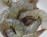 Gambar langkah 2 resipi Maggi Kari Goreng Udang / Sosej.