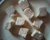 A picture of step 1 of Pointed gourd and paneer curry.