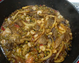 Foto del paso 4 de la receta: Arroz con setas y calamar