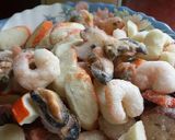 Foto del paso 2 de la receta: Mixto de mariscos en tinta de calamar