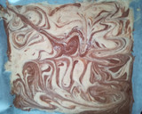 Foto del paso 10 de la receta: Brazo de gitano marmolado relleno de nata y fresas con chocolate