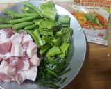 รูปขั้นตอนการทำที่ 1 ของ หมูสามชั้นผัดพริกแกงใต้