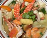 Gambar langkah 5 resipi Tomyam Putih Seafood.