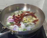 Gambar langkah 6 resipi Kari Ayam Tumis Darat.
