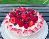 Foto del paso 12 de la receta: Tarta de fresa con frosting de queso!