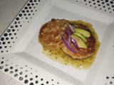 Tortitas de queso panela en salsa verde