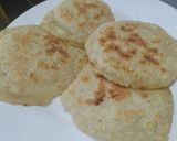 Foto del paso 7 de la receta: Torticas🫓de yuca🥯cruda🧀con queso🥛🥙🥯